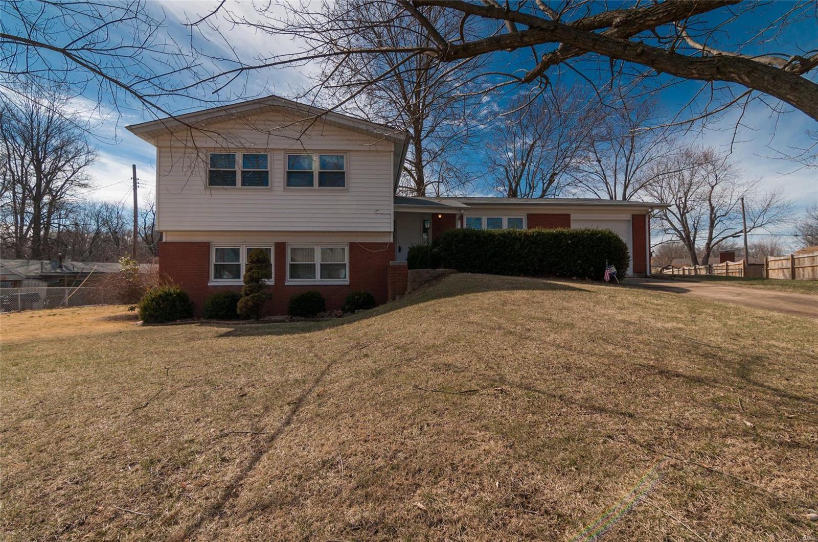 214 Mc Knight Road Fairview Heights, IL 62208 - Photo 1 of 24 Gallery Image 1