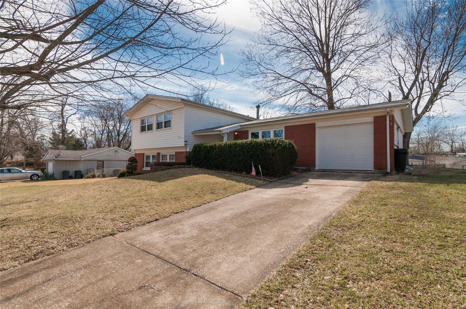 214 Mc Knight Road Fairview Heights, IL 62208 - Photo 2 of 24 Gallery Image 2