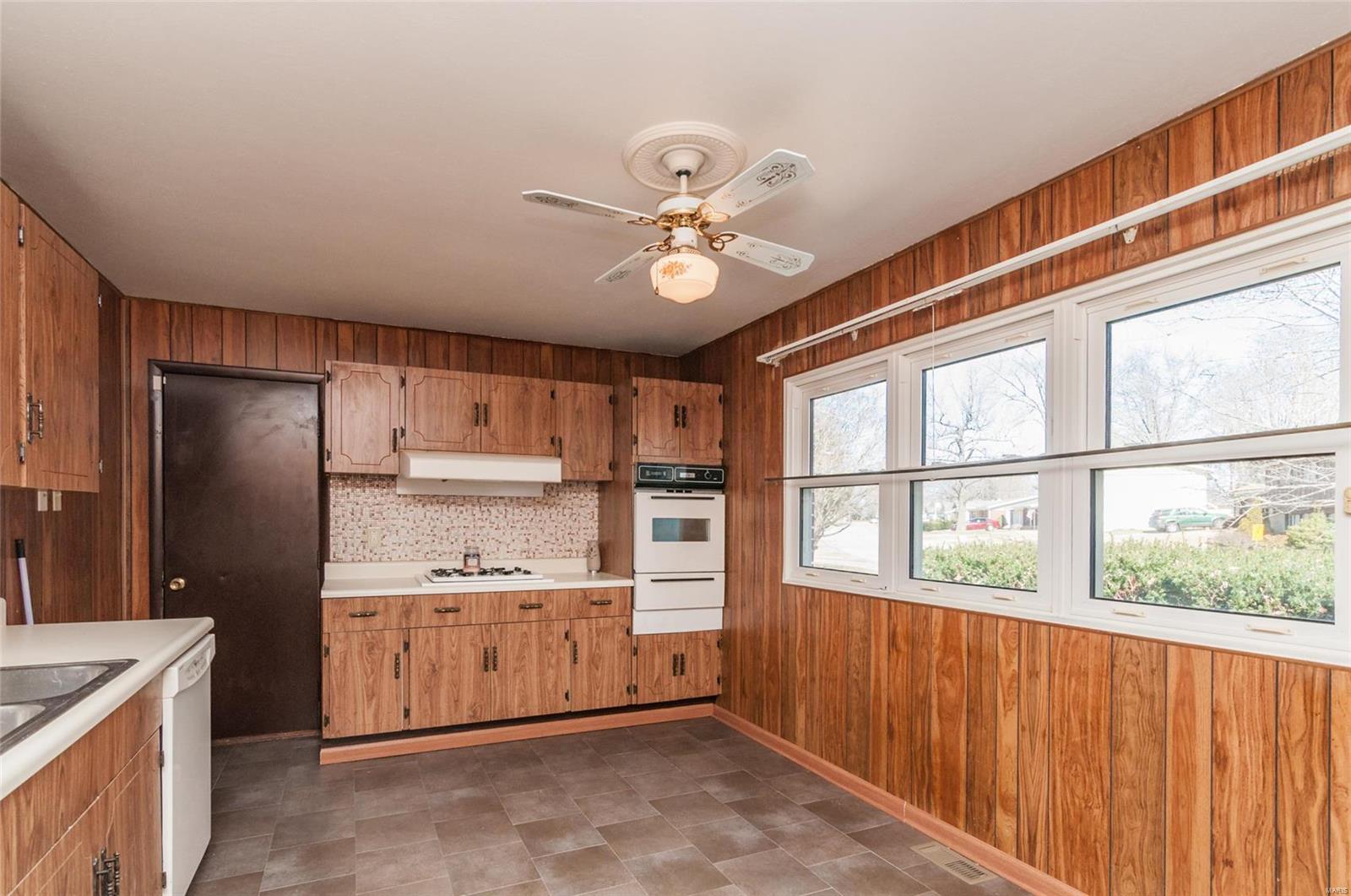 214 Mc Knight Road Fairview Heights, IL 62208 - Photo 6 of 24 Gallery Image 6