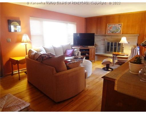 822 Carroll Road Charleston, WV 25314 - Photo 4 of 16 Living Room.