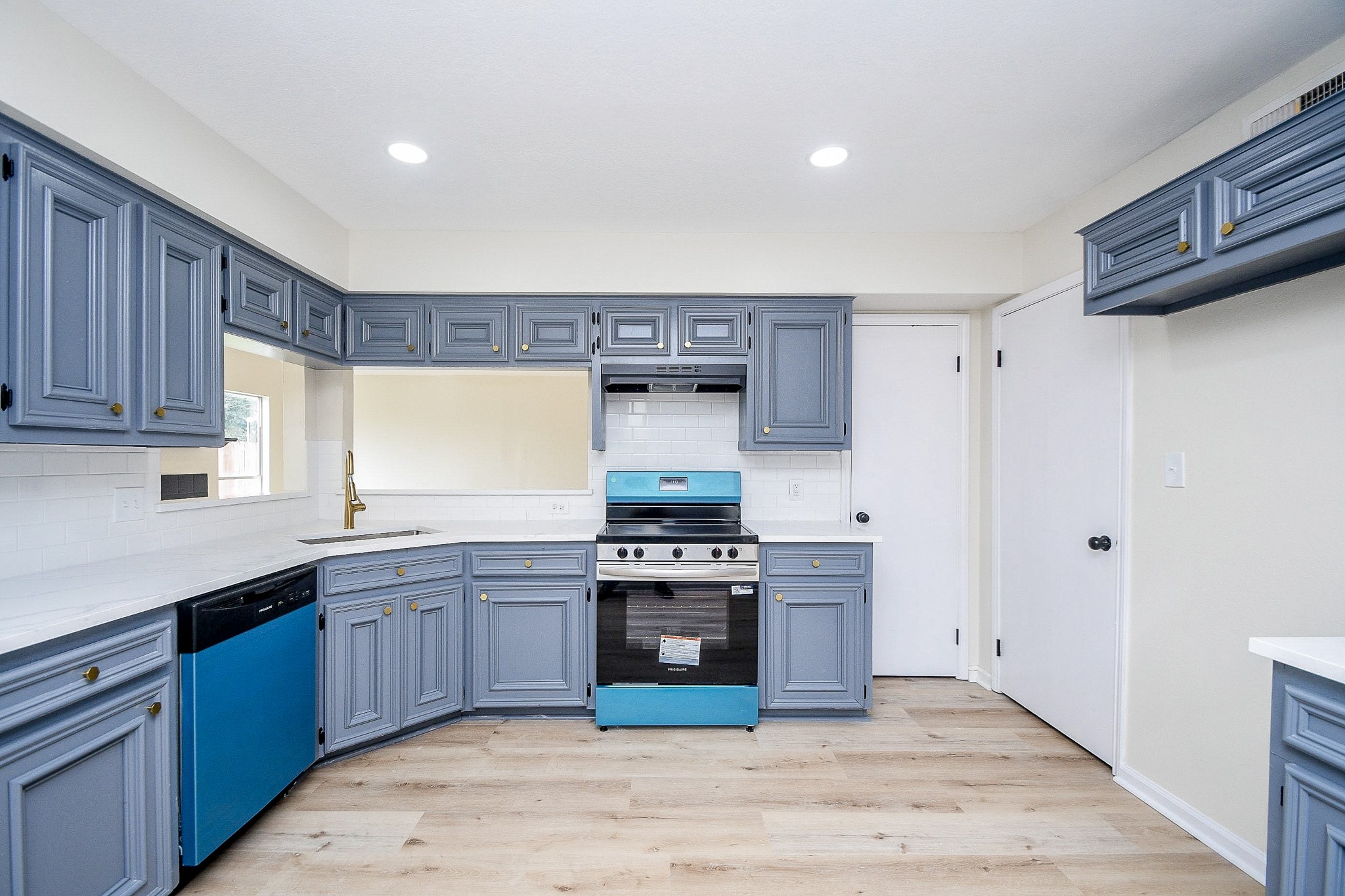 1224 Sagebrush Street Angleton, TX 77515 - Photo 3 of 20 Gorgeous kitchen