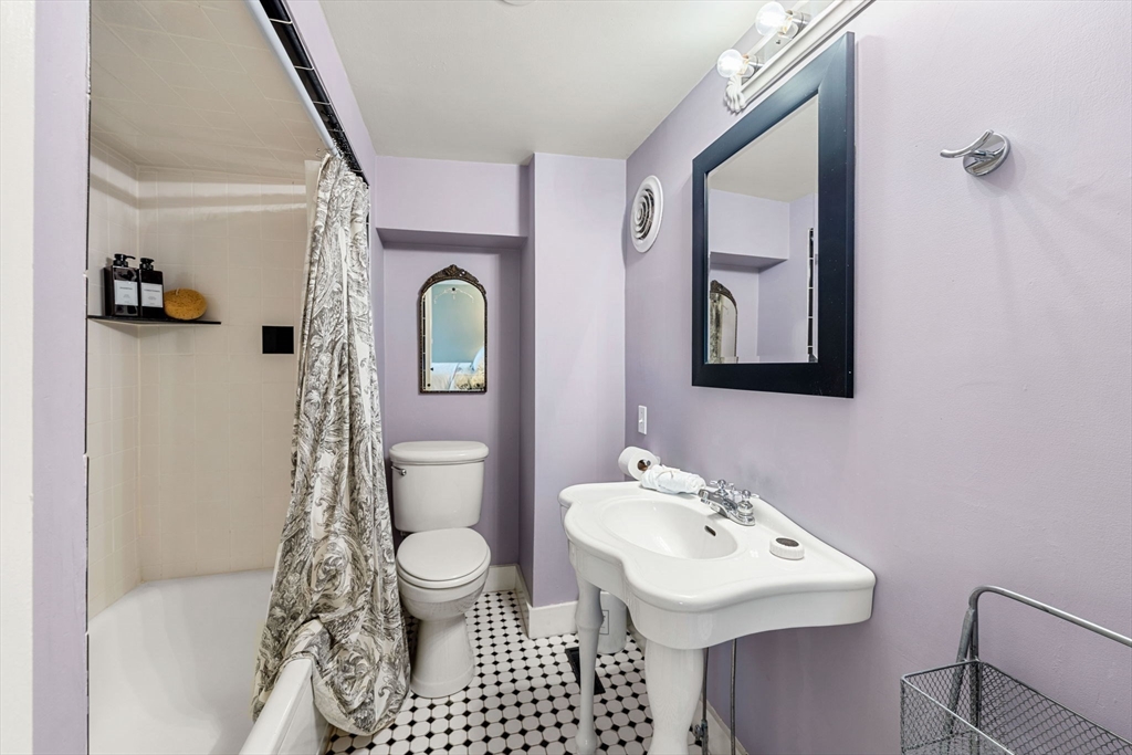 40 R Prospect Street, Unit 3 Marblehead, MA 01945 - Photo 21 of 34