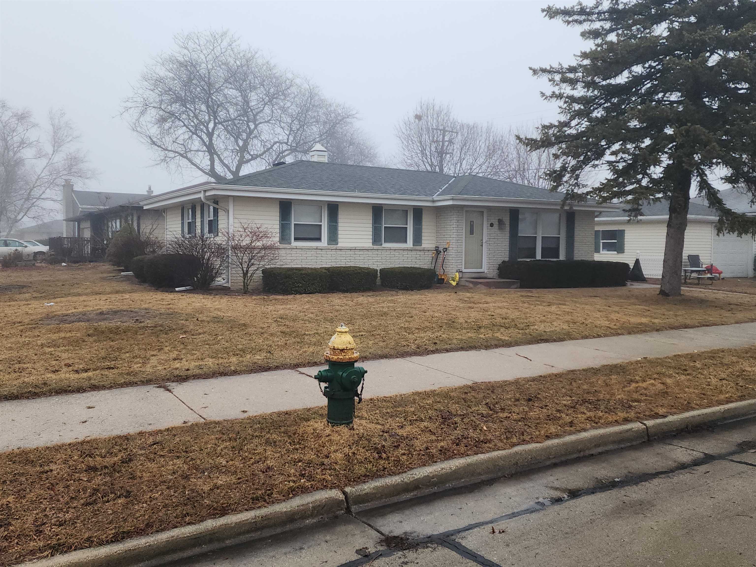 736 Sydney Drive Racine, WI 53402 - Photo 2 of 10