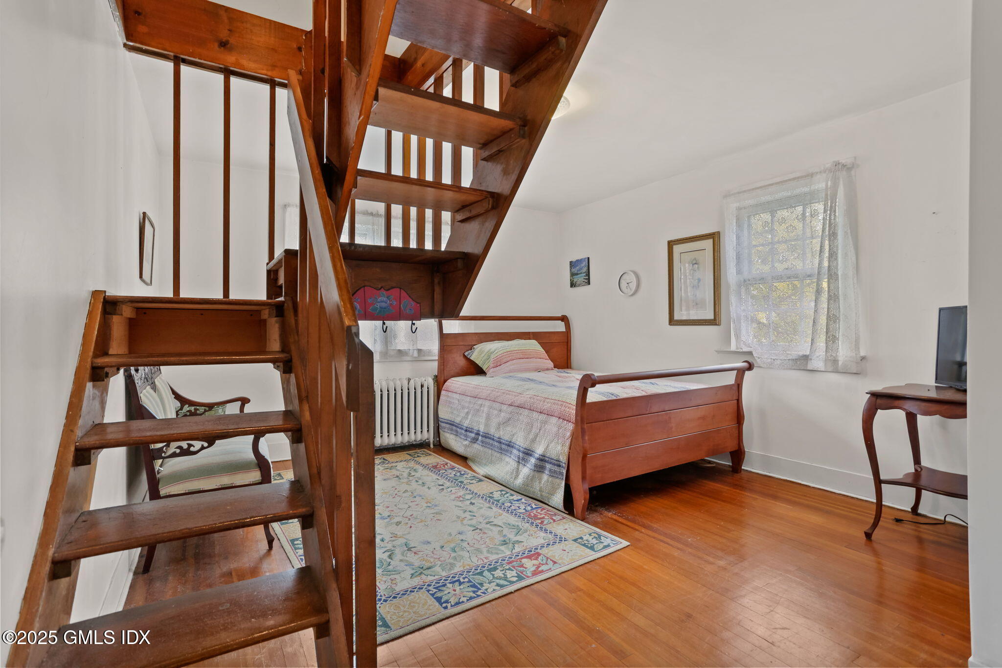 7 Highview Avenue Old Greenwich, CT 06870 - Photo 19 of 28 a bedroom with furniture and a book shelf