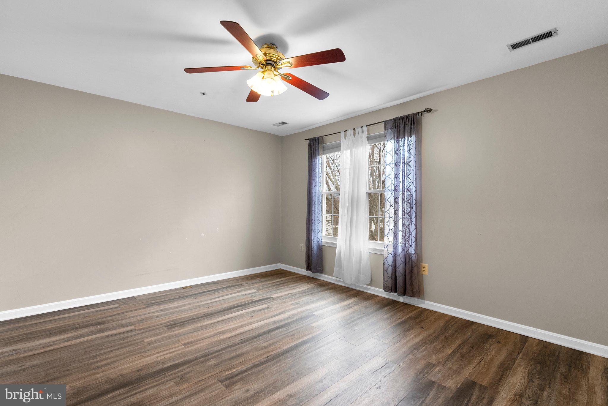 25762 Woodfield Road Damascus, MD 20872 - Photo 16 of 39 Primary Bedroom w/ Private Bathroom
