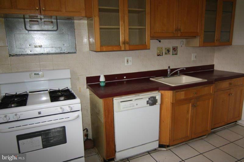 3522 Hargo Street Silver Spring, MD 20906 - Photo 3 of 9 Kitchen