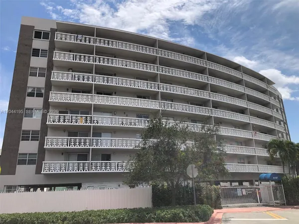 $2,500 | 4141 Nautilus Drive, Unit 4J, Miami Beach, FL 33140