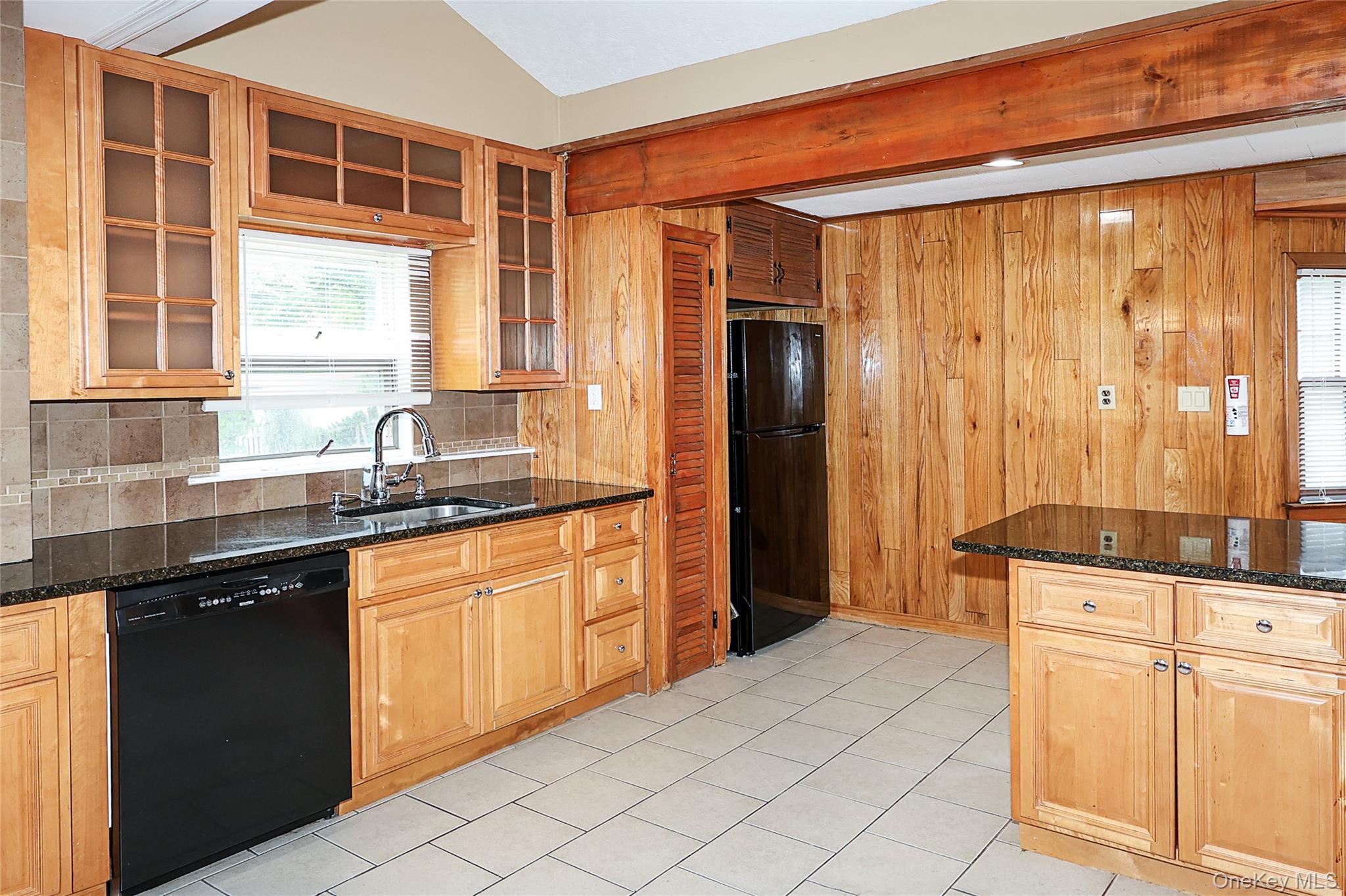49 Red Ground Road Roslyn Heights, NY 11577 - Photo 15 of 36