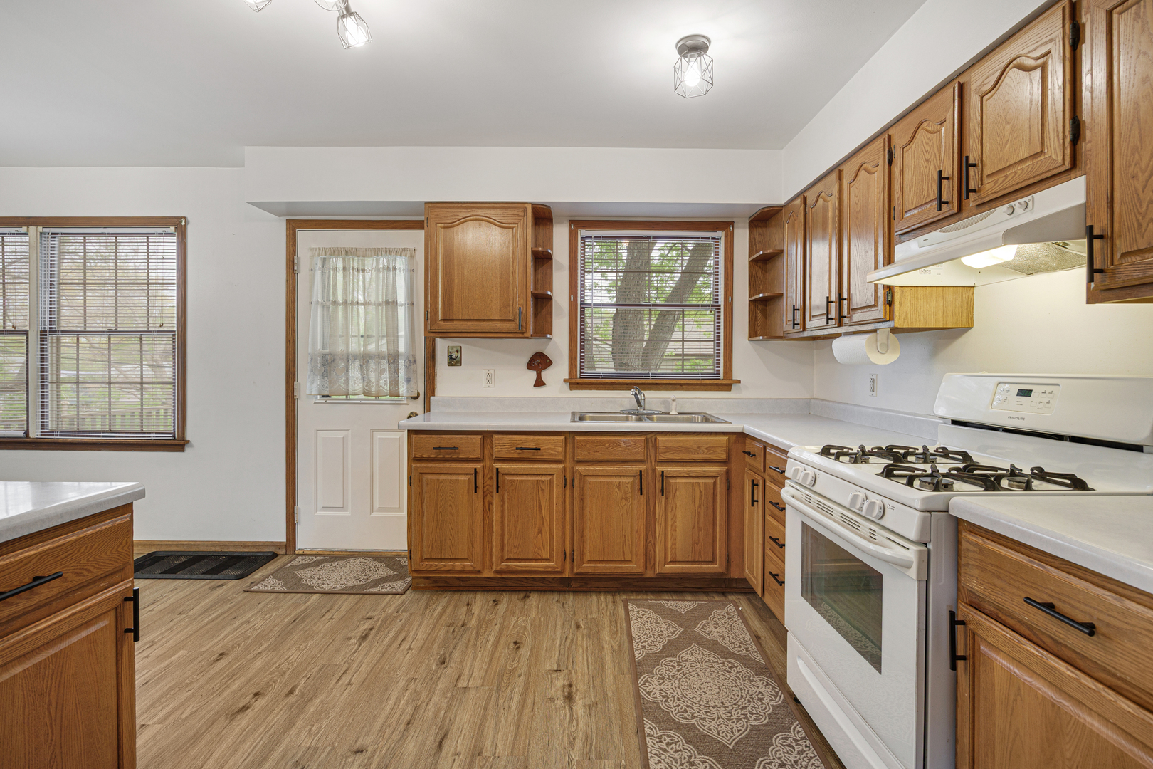 26 Miller Road Lake In The Hills, IL 60156 - Photo 8 of 25 Gallery Image 8