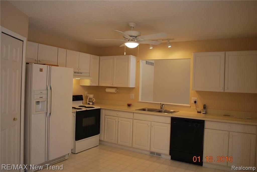 21685 River Ridge Trail Farmington Hills, MI 48335 - Photo 3 of 13