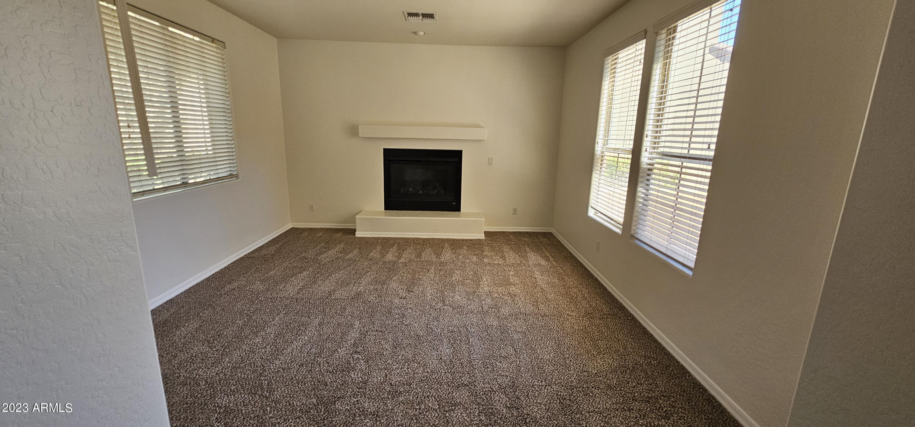 3989 East Hummingbird Lane Phoenix, AZ 85050 - Photo 3 of 18 20230620_142618