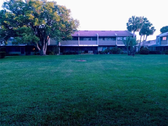 a view of a house with backyard and garden