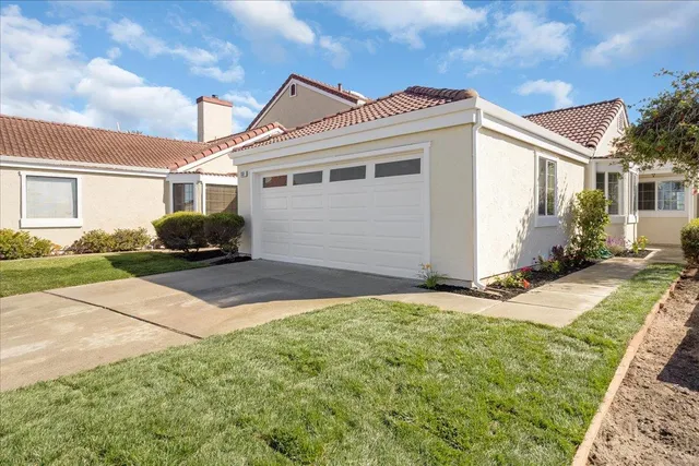 a view of a house with backyard and a garden