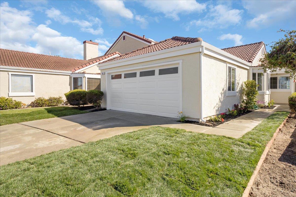a view of a house with backyard and a garden