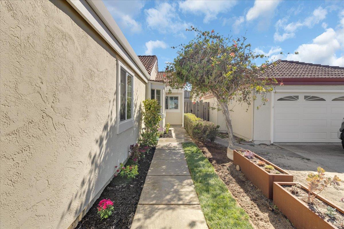 159 Dolphin Circle Marina, CA 93933 - Photo 3 of 31