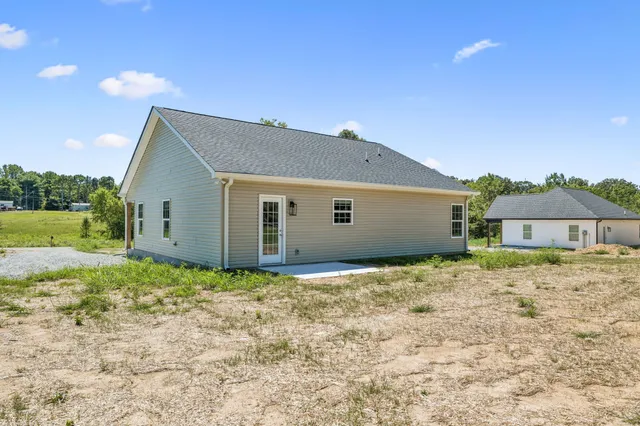 a house view with backyard space