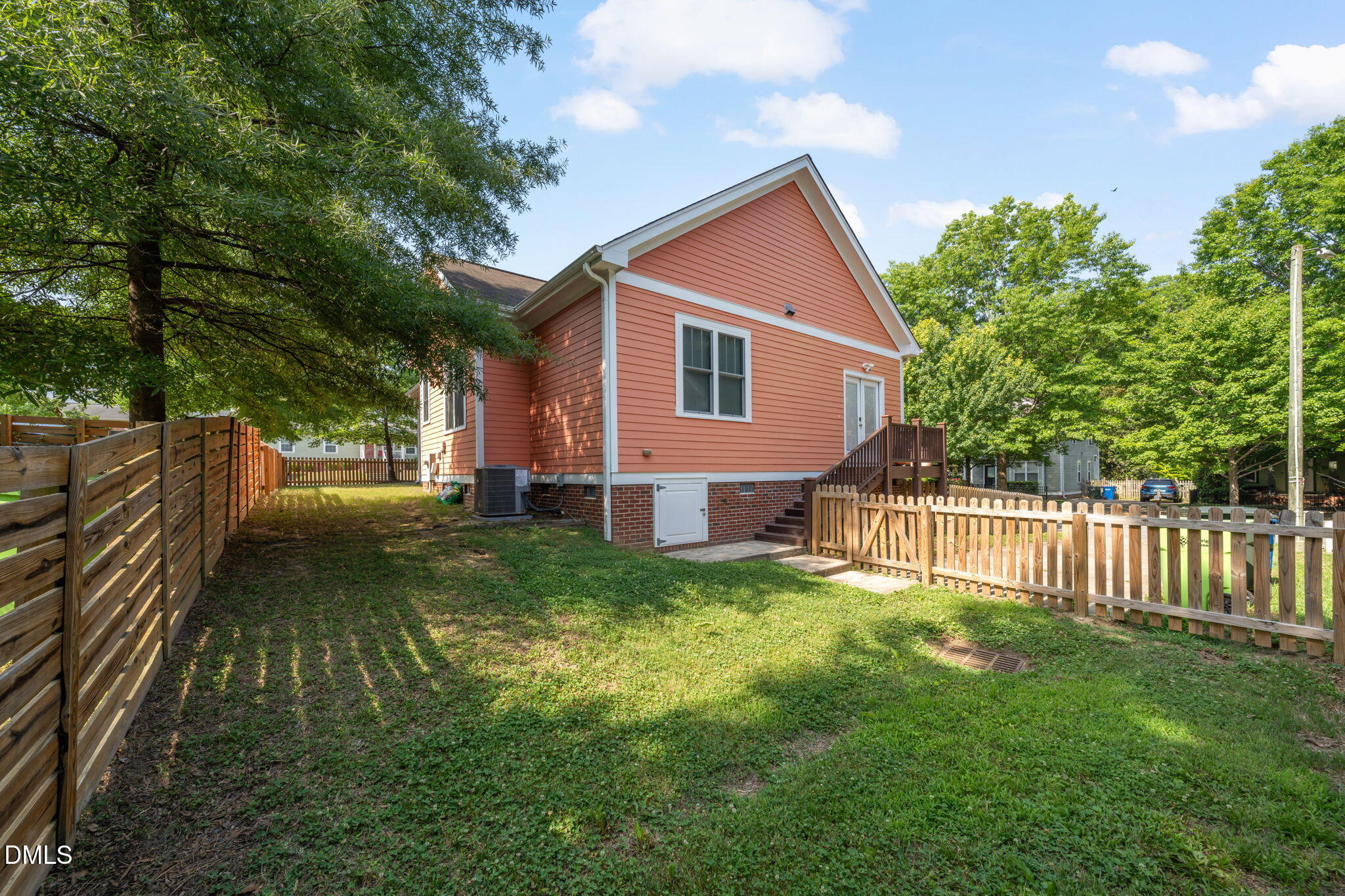 805 East Jones Street Raleigh, NC 27601 - Photo 13 of 17 36-web-or-mls-untitled-7