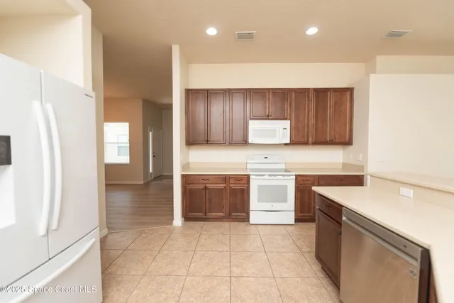 $2,650 | 3136 Constellation Drive, Melbourne, FL 32940