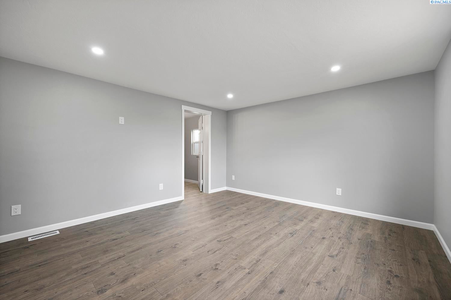 215735 East Game Farm Road Kennewick, WA 99337 - Photo 12 of 31 Gallery Image 12