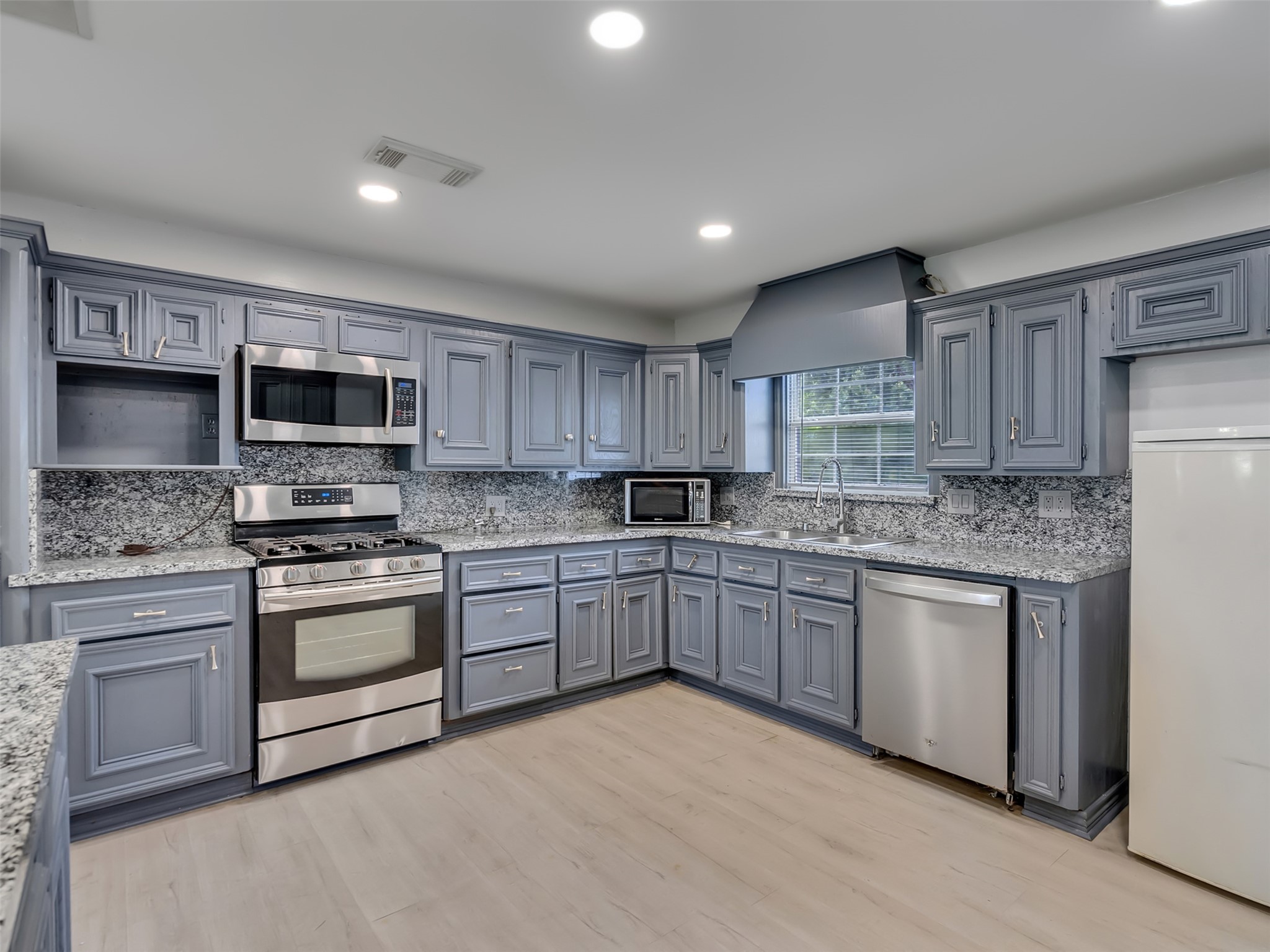 2000 Bob Smith Road Baytown, TX 77521 - Photo 10 of 40