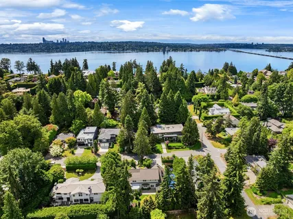 $5,298,000 | 2042 77th Avenue Northeast, Medina, WA 98039