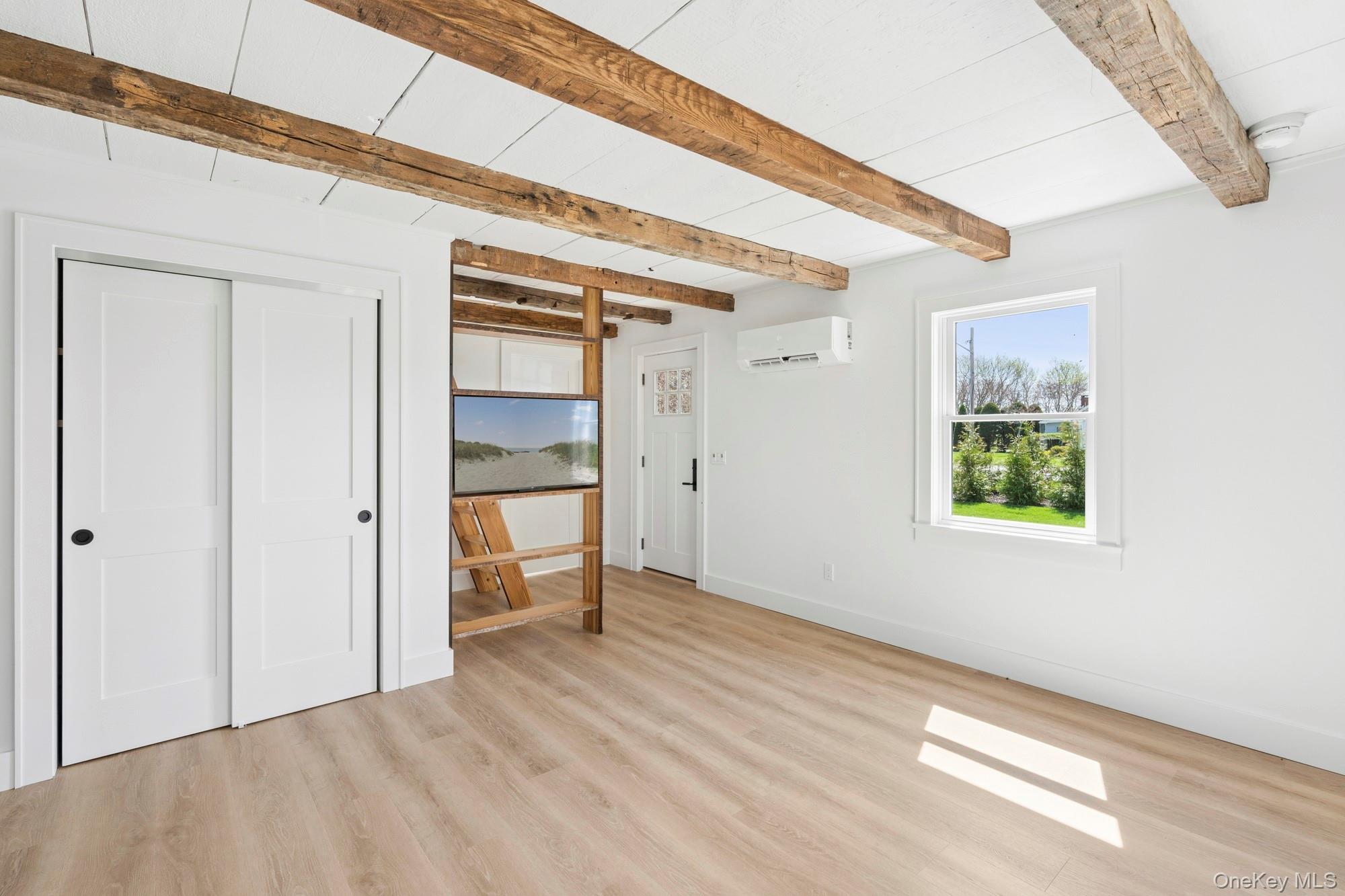 5075 Main Road Laurel, NY 11948 - Photo 3 of 15