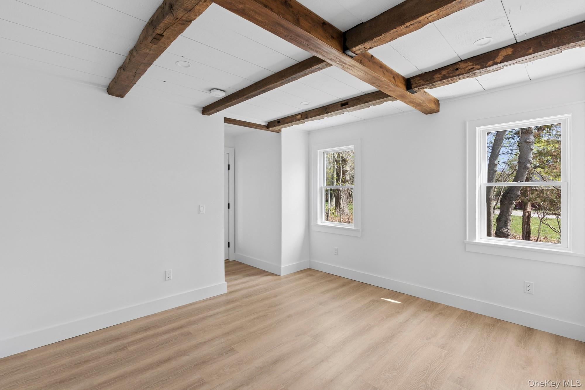 5075 Main Road Laurel, NY 11948 - Photo 6 of 15