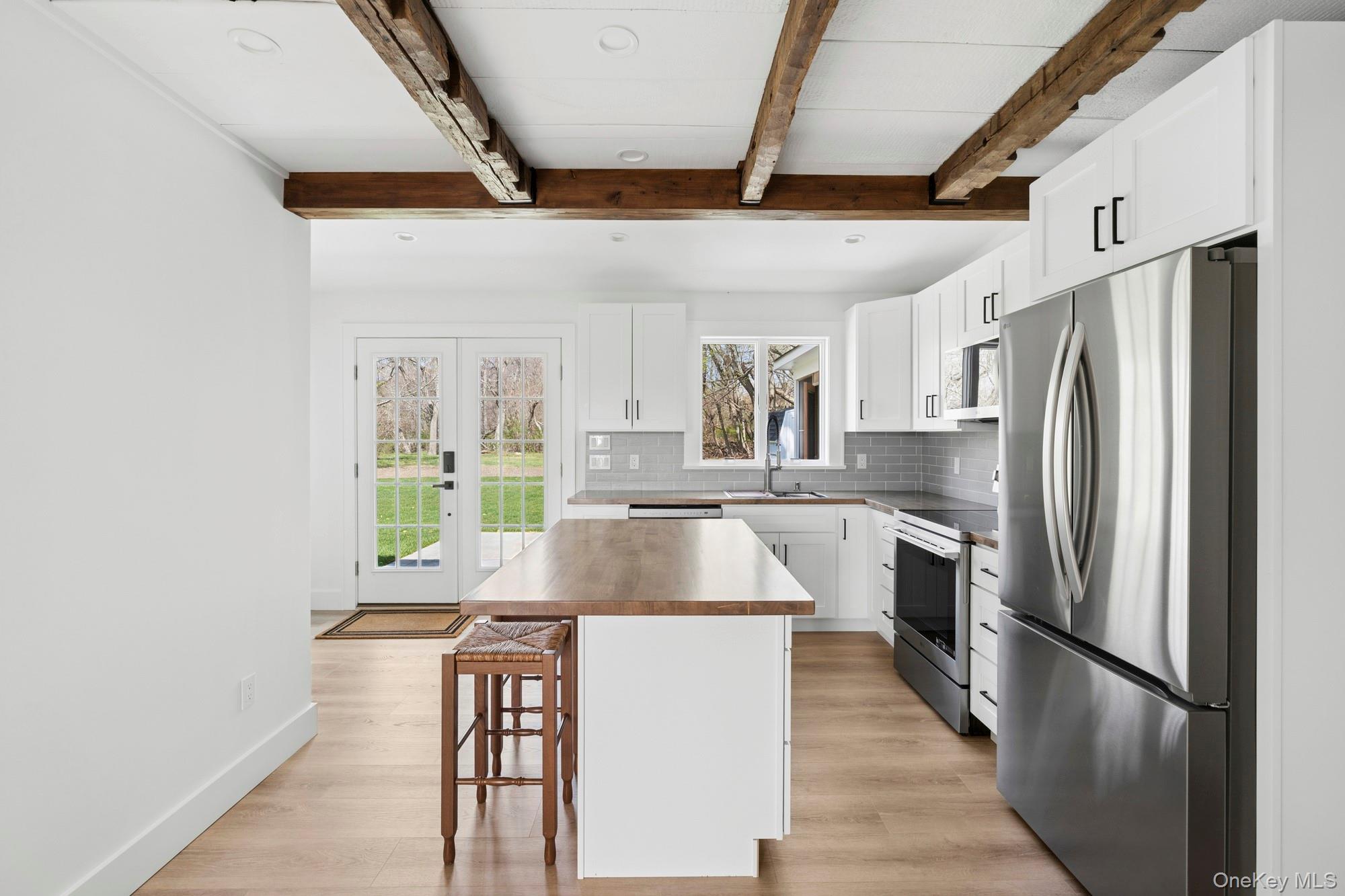 5075 Main Road Laurel, NY 11948 - Photo 10 of 15