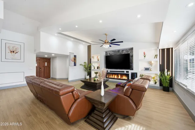 $575,000 | 8043 West Tuckey Lane, Glendale, AZ 85303