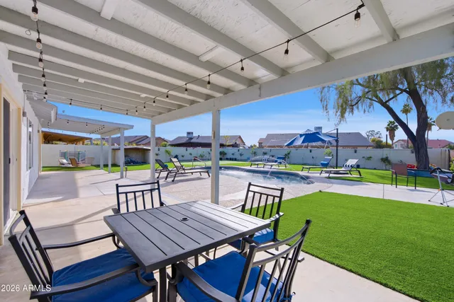 $575,000 | 8043 West Tuckey Lane, Glendale, AZ 85303