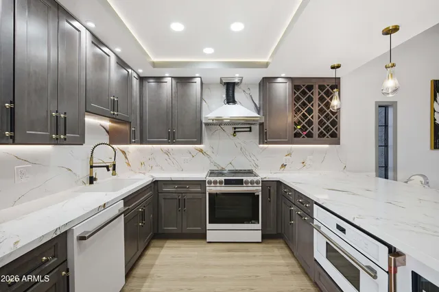 $575,000 | 8043 West Tuckey Lane, Glendale, AZ 85303