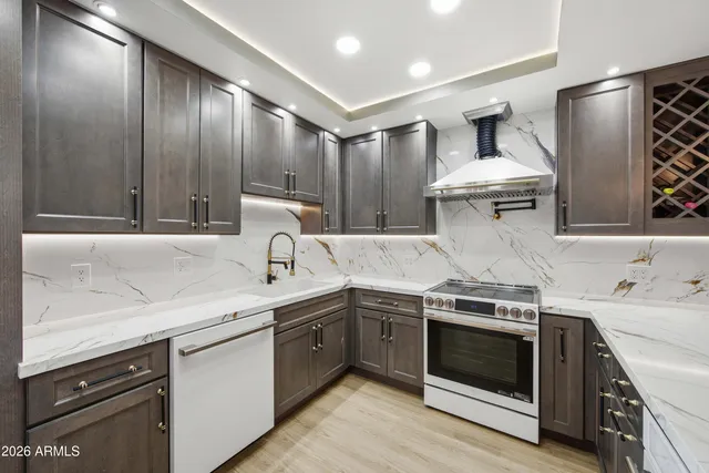 $575,000 | 8043 West Tuckey Lane, Glendale, AZ 85303