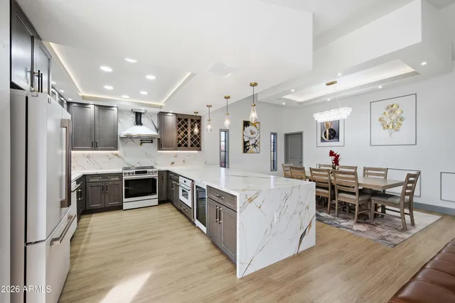 $575,000 | 8043 West Tuckey Lane, Glendale, AZ 85303