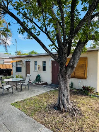 $1,300 | 1101 North Federal Highway, Unit 3, Lake Worth Beach, FL 33460