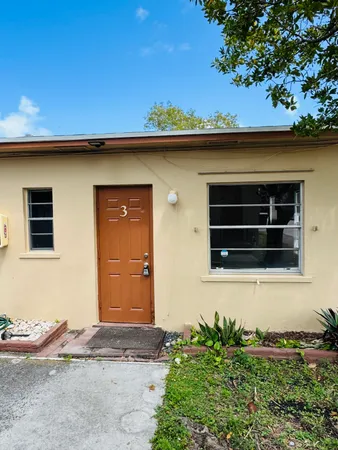 $1,300 | 1101 North Federal Highway, Unit 3, Lake Worth Beach, FL 33460