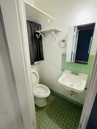 $1,300 | 1101 North Federal Highway, Unit 3, Lake Worth Beach, FL 33460