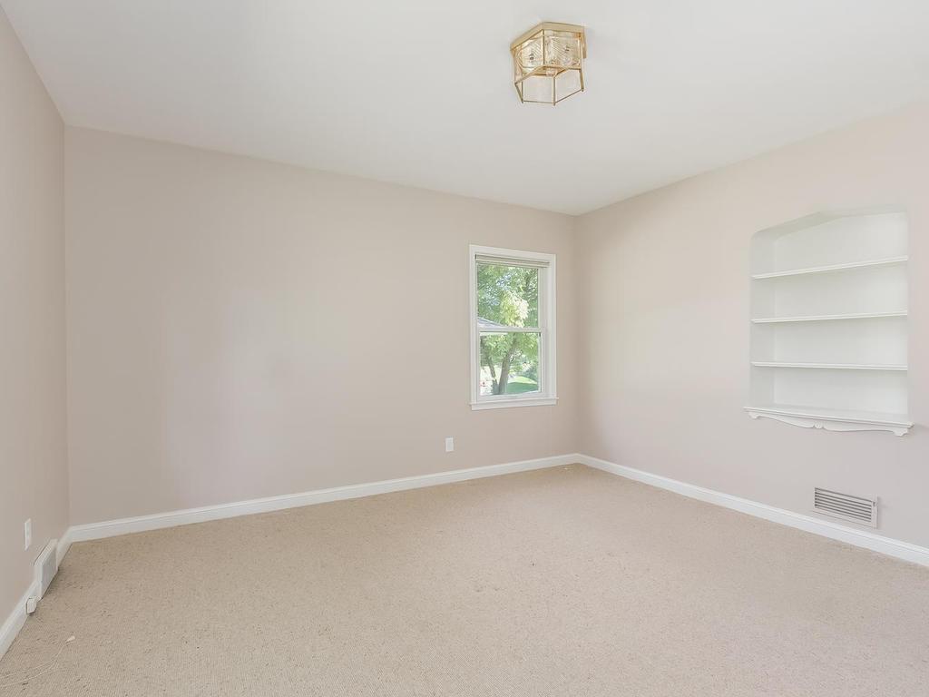 5224 Hollywood Road Edina, MN 55436 - Photo 9 of 16