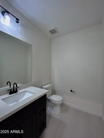 a view of empty room with ceiling fan