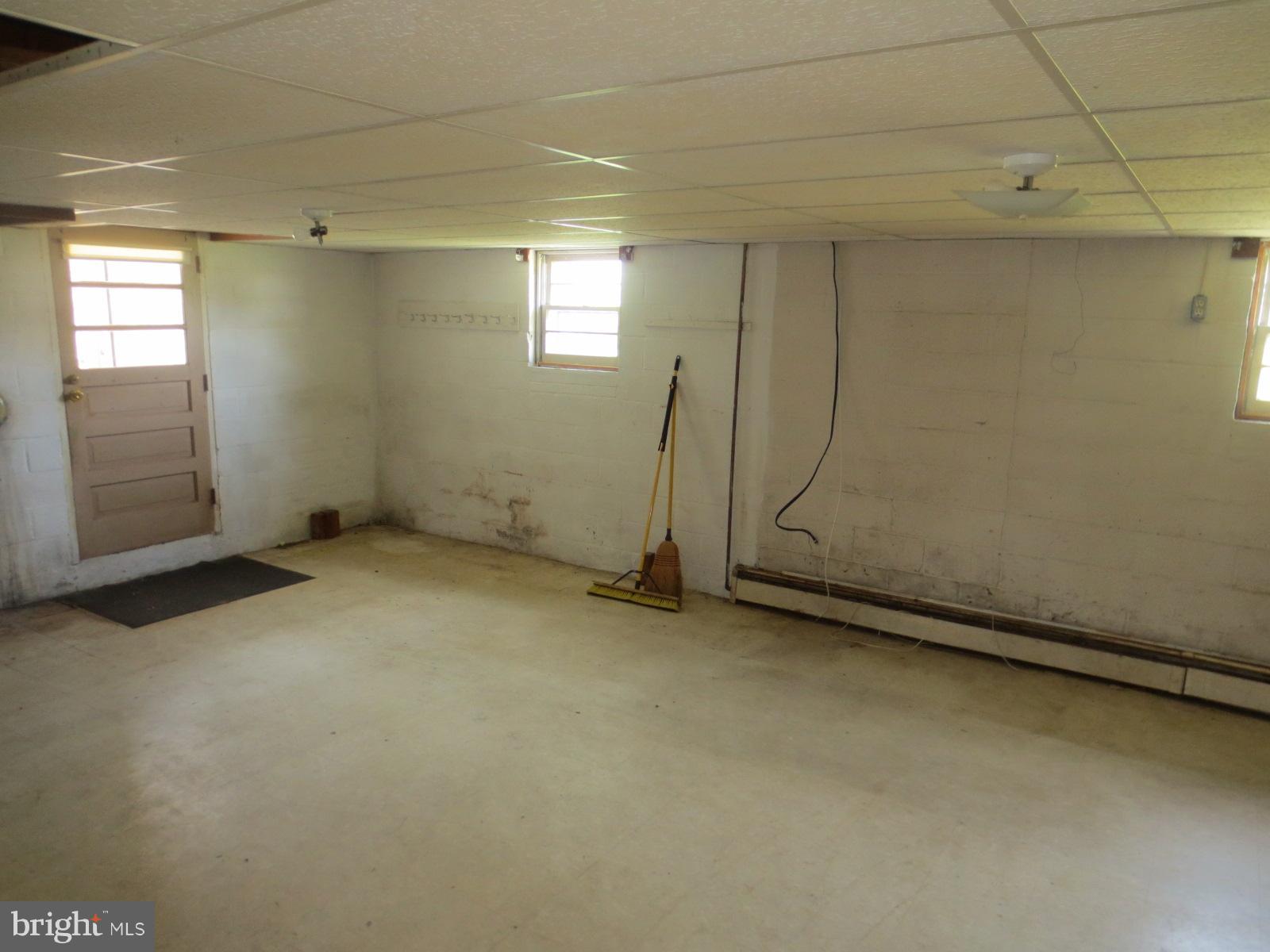 230 West Bay Front Road Lothian, MD 20711 - Photo 27 of 30 an empty room with windows