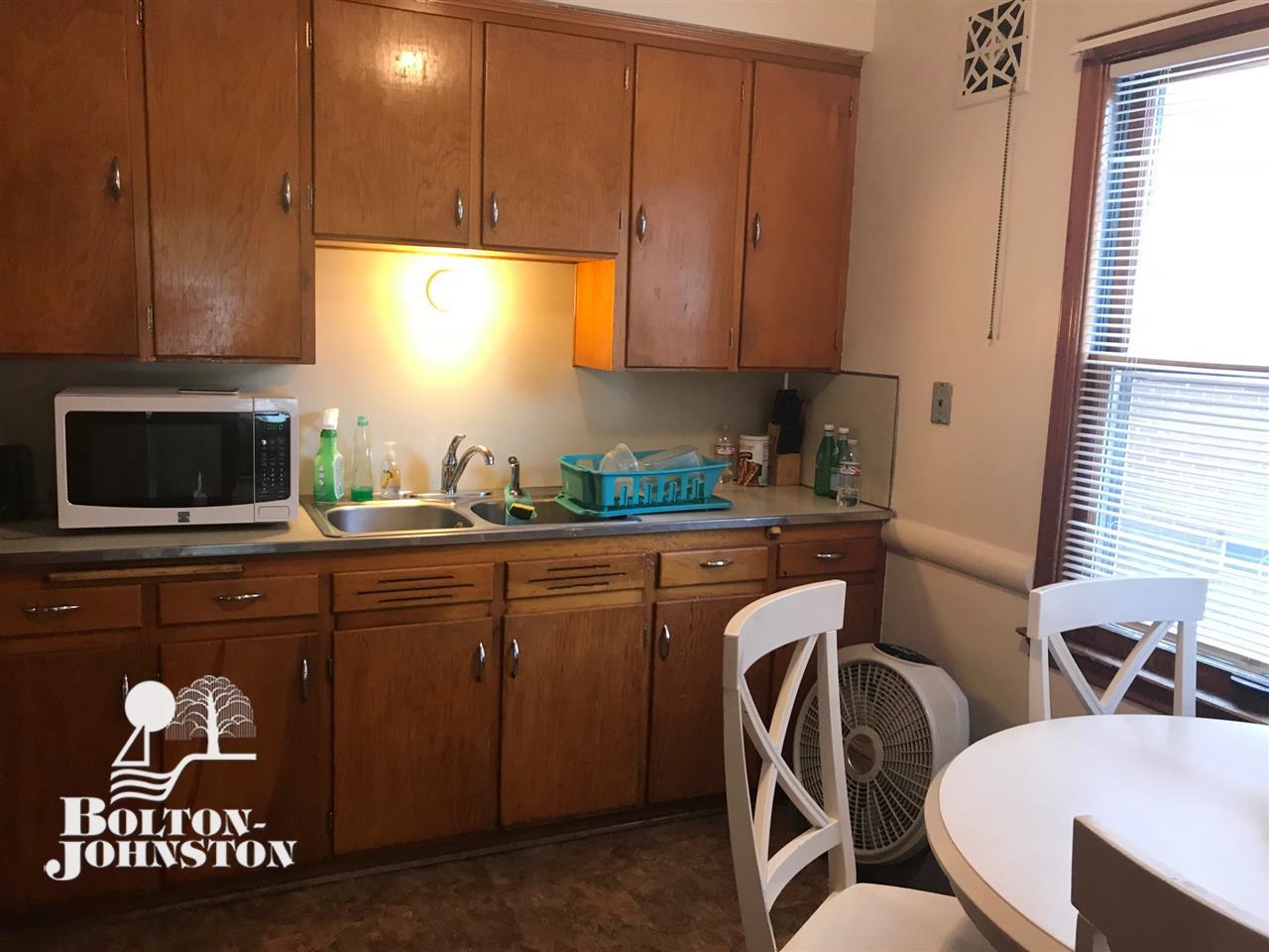 2021 Vernier Road Grosse Pointe, MI 48236 - Photo 4 of 10 31374431-3.JPG