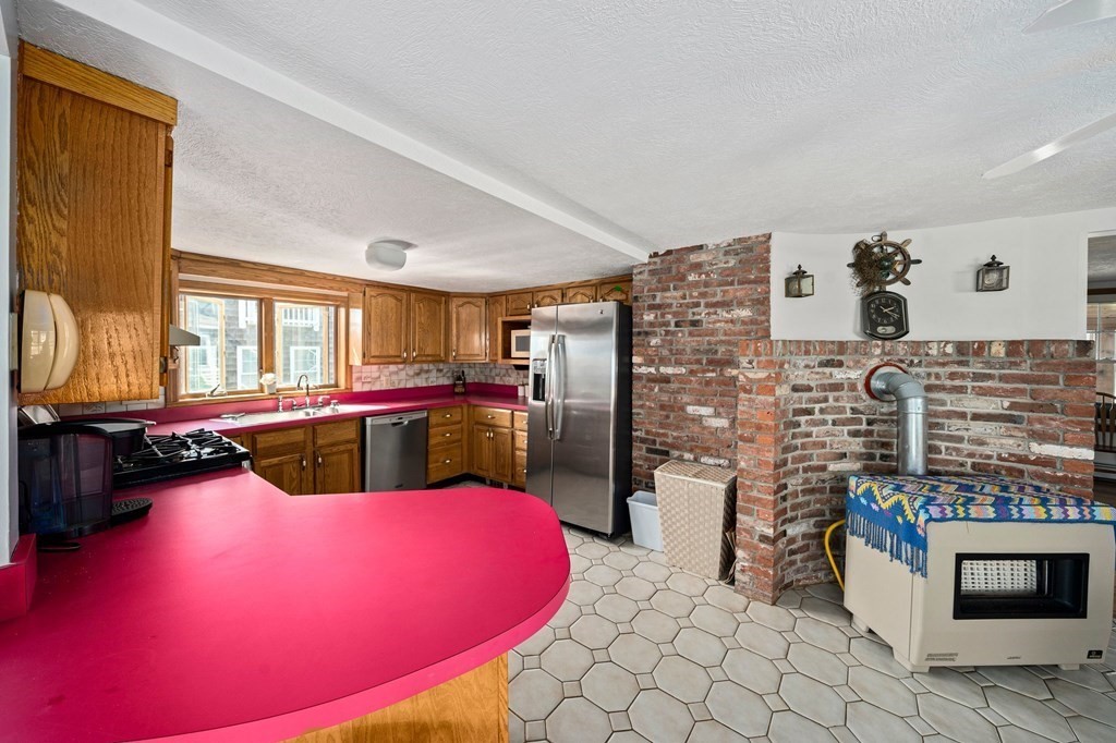 17 Constitution Road Marshfield, MA 02050 - Photo 9 of 42 Gallery Image 9