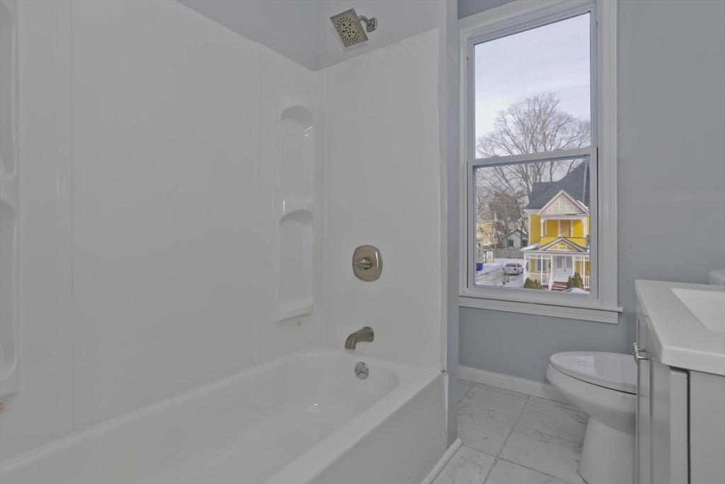 64 Thompson Street Springfield, MA 01109 - Photo 7 of 30