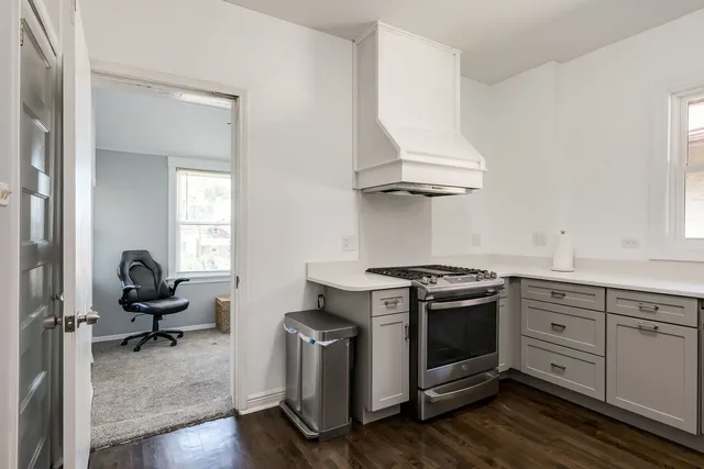 $2,650 | 917 Wenonah Avenue, Unit 2, Oak Park, IL 60304