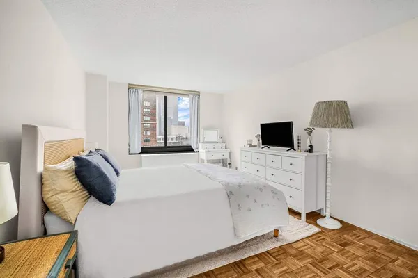 $639,000 | 200 Rector Place, Unit 6V | Battery Park City