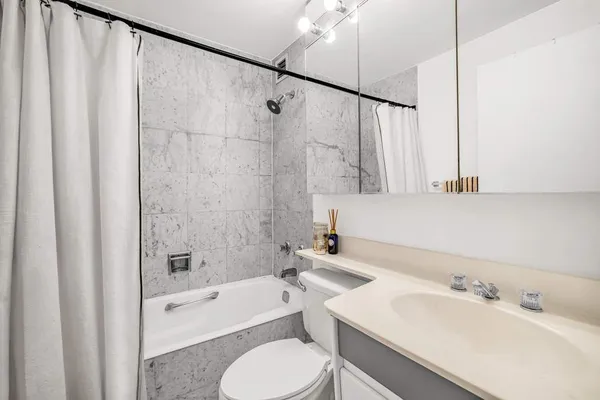 $639,000 | 200 Rector Place, Unit 6V | Battery Park City