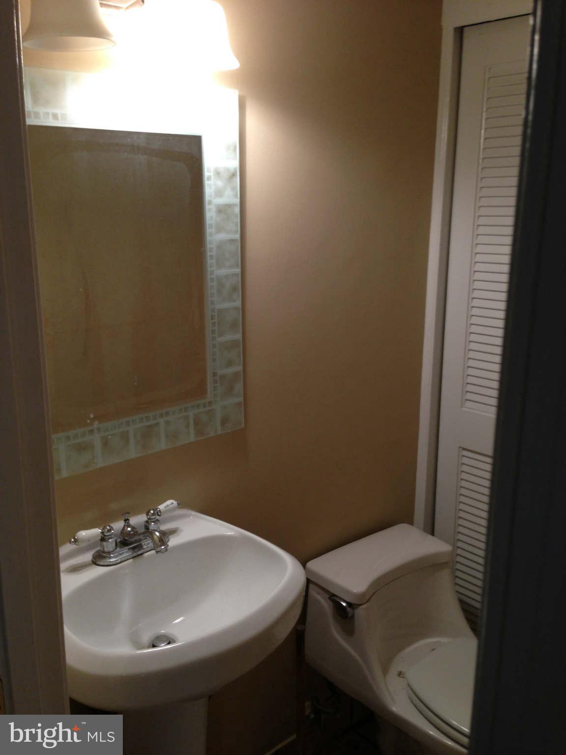 9106 Taney Road Manassas, VA 20110 - Photo 3 of 10 Bath