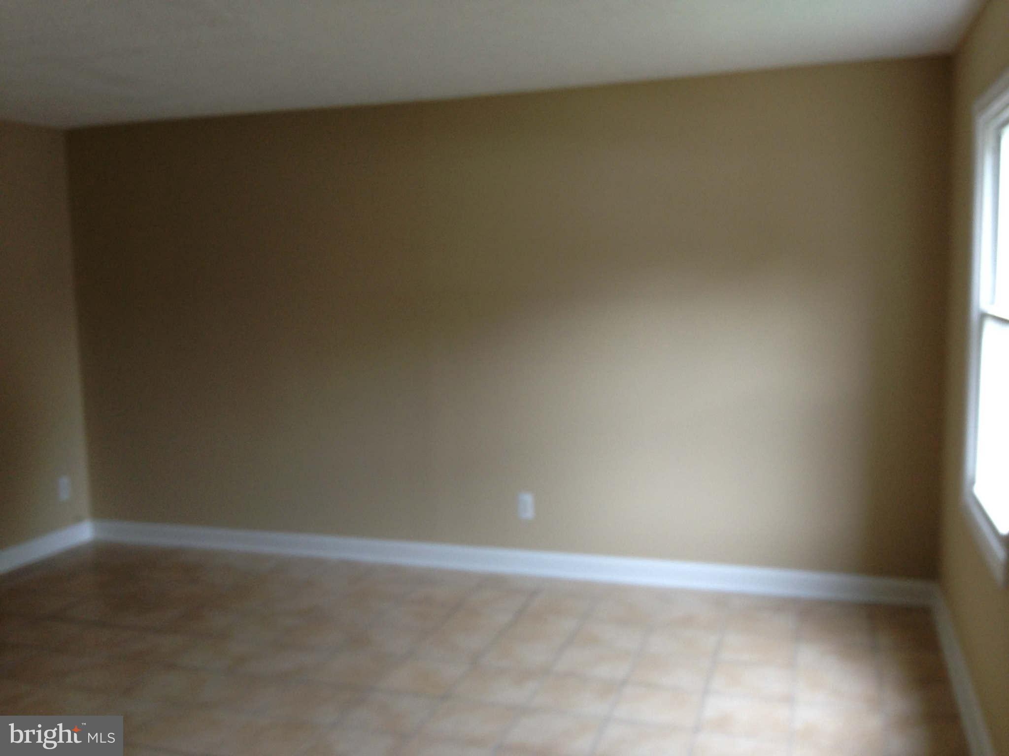9106 Taney Road Manassas, VA 20110 - Photo 4 of 10 Living Room