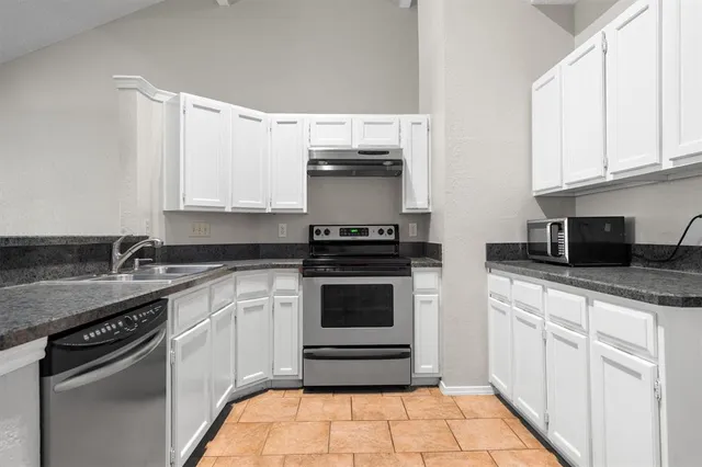 $2,150 | 3018 Hilltop Drive, Euless, TX 76039