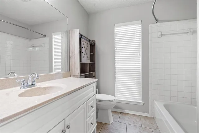 $2,150 | 3018 Hilltop Drive, Euless, TX 76039