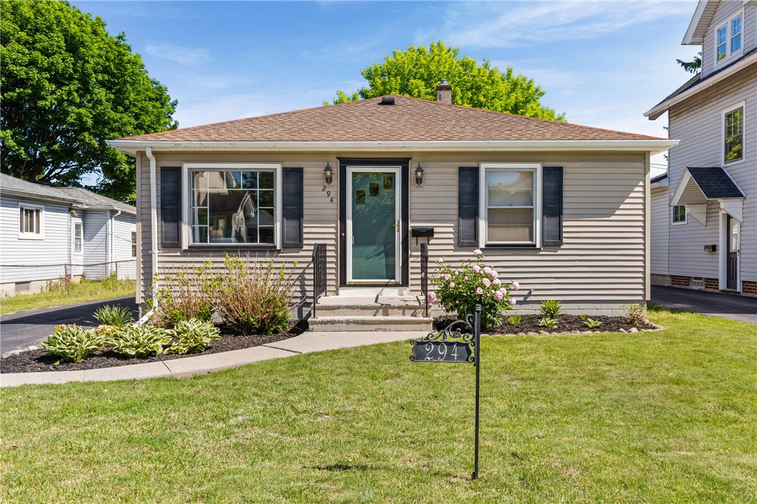 294 Hurstbourne Road Irondequoit, NY 14609 - Photo 4 of 39